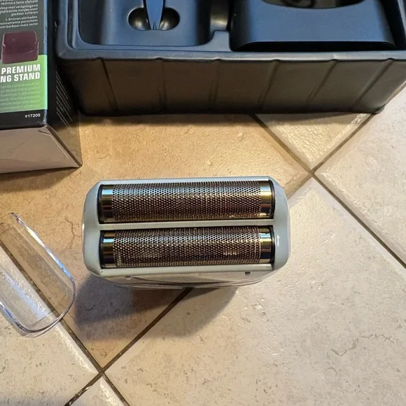 Andis Profoil Lithium Plus Shaver - Picture 3 of 7